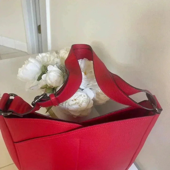 Calvin Klein beautiful red color, two-piece, Crossbody bag, in new condition - Picture 7 of 16